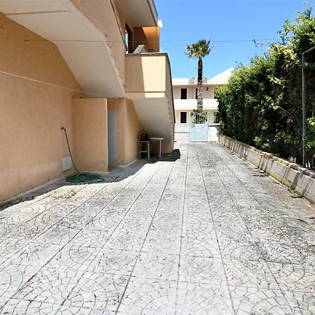Due Faraglioni A Torre Dell'orso
